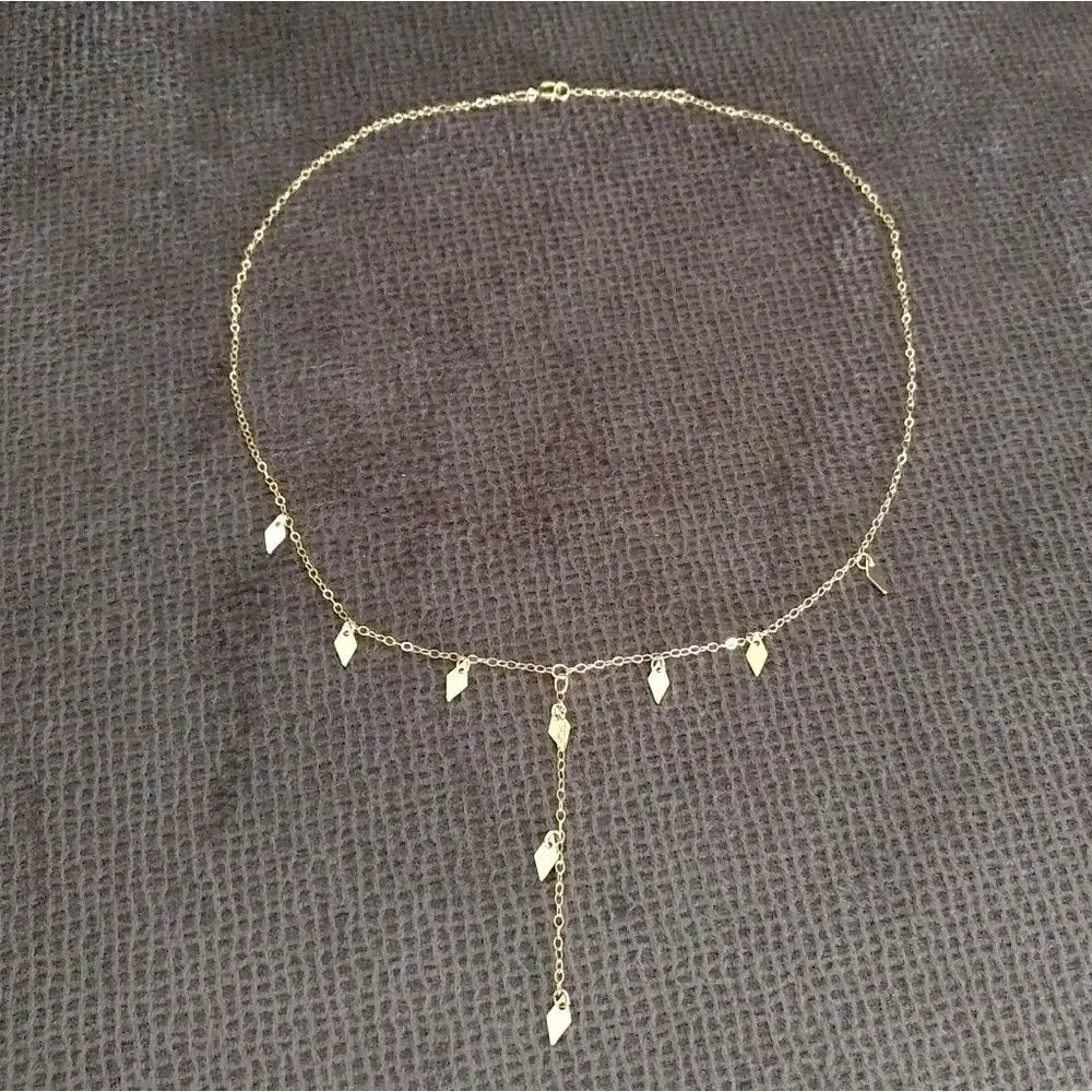 Choker style necklace with diamond♦ shaped accents